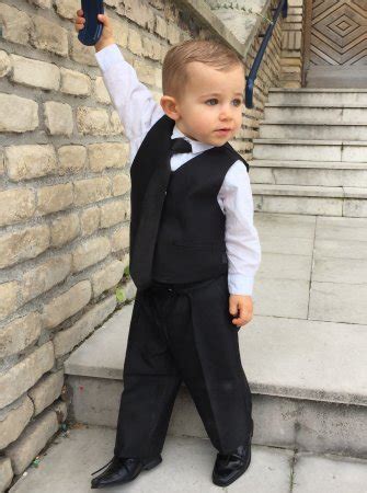 Original aussi, la decoration de votre voiture. Costume enfant pas cher noir pour mariage ou soirée