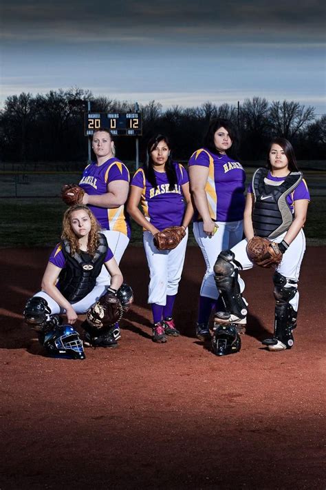 Softball Picture Poses Softball Pose Softball Pictures Poses