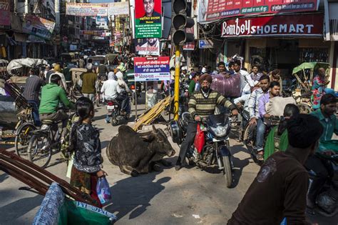 Varanasi)‏ عدد سكانها حسب تعداد سنة 2001 هو 3,147,927 ، مساحتها 1,578 كم². بالصور.. «فندق الموت» بالهند لآخرة جميلة بلا خطايا ...