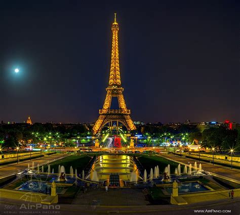 Aerial view of eiffel tower. 3d View Picture: 3d Eiffel Tower