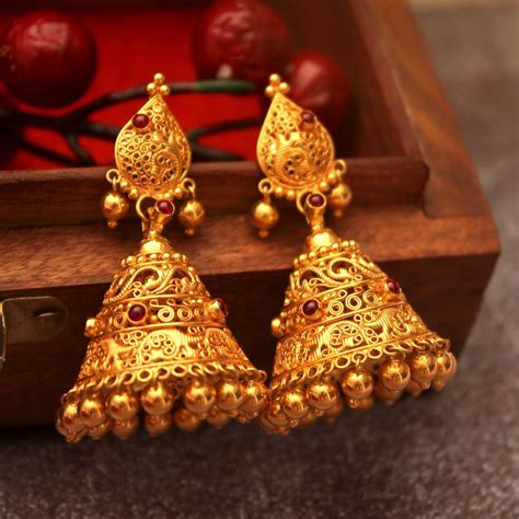 21 Gorgeous South Indian Style Gold Jhumka Designs • South India Jewels