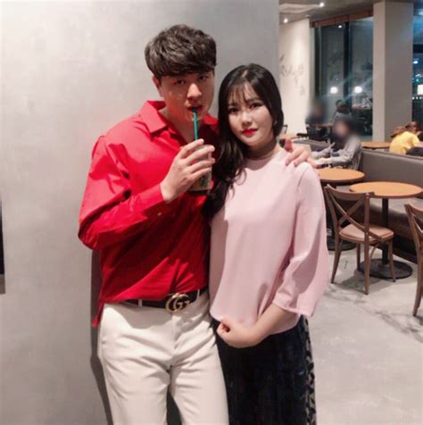 바로 허울 뿐인 남편 놈이 순정을 바치는 곳은 따로 있기 때문인데?! SHOT!] 유상무, 결혼 발표 후 첫 팬미팅...김연지와 '동반 참석 ...