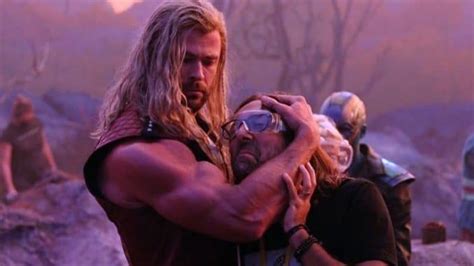 Chris Hemsworth Shows Off Jacked Biceps In Behind The Scenes Thor Love