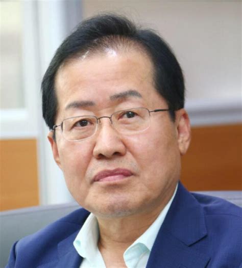 홍준표, 이준석 또 저격 세대교체 아닌 정권교체가 먼저. 이준석 "홍준표 VR안경 끼고 보나...아무도 못 본 김정은 숙부를?"