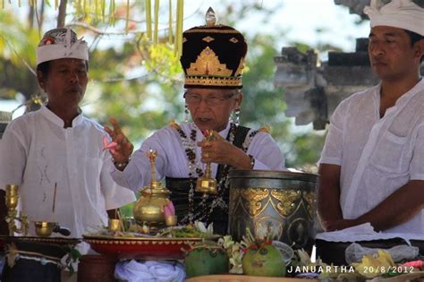 Fungsi Sulinggih Dalam Pelaksanaan Upacara Keagamaan Di Bali Balinuse