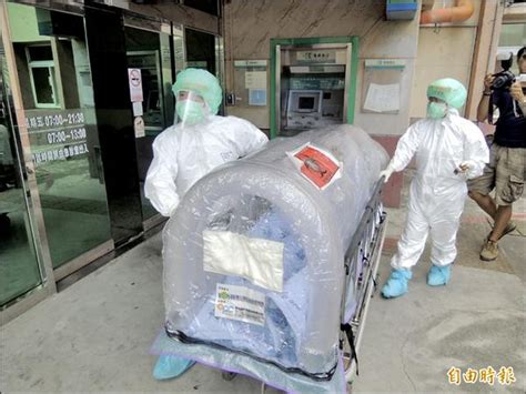 負壓隔離病房是指室內氣壓較外面小的病房，主要用作接收及隔離治療呼吸道傳染病患者，以防呼吸性疾病經空氣傳播。這類病房利用負氣壓，令較乾淨的空氣流入病房內，而病房內含病毒的空氣會經由設有過濾裝備的管道抽出病房 2020年4月14日2020年4月15日 jessica lee sars, 武漢肺炎, 負壓隔離病房. 〈南部〉MERS同機集體隔離？ 高市請疾管署研究 - 地方 - 自由時報電子報