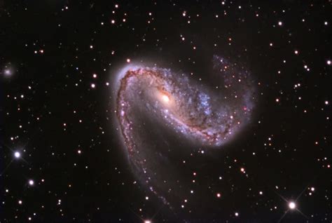 Galaxia espiral barrada m95 : Galaxia Espiral Barrada 2608 / La Galaxia Espiral Barrada Ngc 2608 / Esta imagem do hubble ...