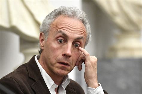 Non si tratta della moglie di marco travaglio, isabella, ma dell'attrice giorgia solari. Conte balla la tarantella: ta..ta..ta... nella tempesta, e ...