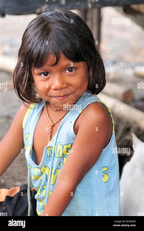 Young Tribal Girl Fotos E Imágenes De Stock Alamy