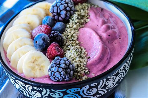 You can achieve a similar texture by simply adding ice to your smoothies. Smoothie Bowl sau Nice-Cream - Miruna Lica | Nice cream ...