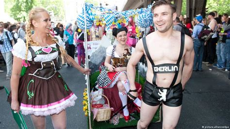 Berlin Gay Pride Parade Draws Hundreds Of Thousands News Dw 2306