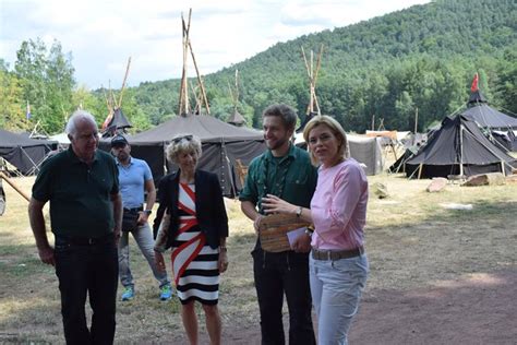 Bundesministerin Julia Klöckner Besucht Bundeslager Der Waldjugend