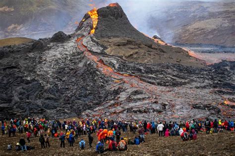 Island Grindavík Wegen Möglichem Vulkan Ausbruch Vorsorglich Evakuiert Der Spiegel