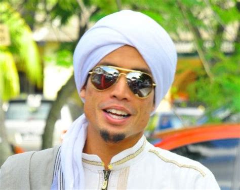 Mempunyai dua orang cahaya mata lelaki bernama don mustofa dan don. Belajar Tajwid Bersama Ustaz Don Daniyal ~ S U R A U K I N I