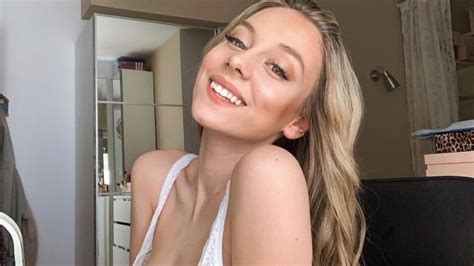 Ester Expósito derrite Instagram con un jugado desnudo