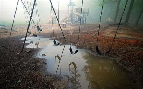 23 Creepy Pictures Of Abandoned Playgrounds