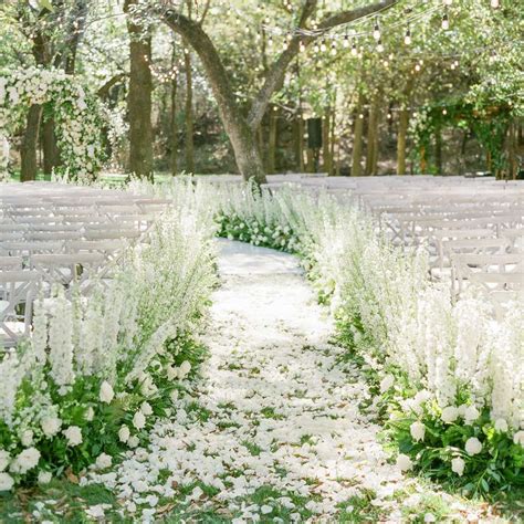 20 All White Wedding Flower Ideas
