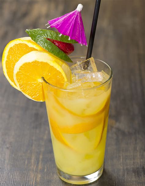 Cocktail scorpion au rhum blanc et orange pour 1 personne