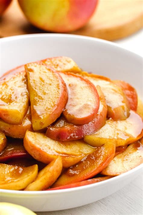 Lower the heat to low and sprinkle the cinnamon over apples and pears, stir. Sauteed Apples (naturally vegan, paleo, gluten-free ...