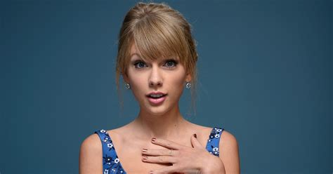 Taylor Swift Looking Surprised Expression Pictures Popsugar Celebrity