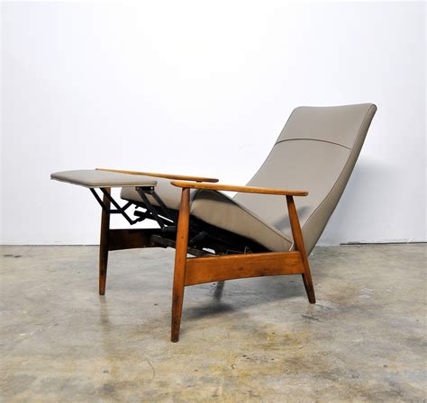 Selling a milo baughman lounge chair in original velvet orange upholstery. SELECT MODERN: Milo Baughman Recliner Lounge Chair