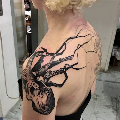 Accordingly, this tattoo was the emblem of the secret order of women who were assassins and thieves. 110 best sea octopus tattoo with their meanings - Body ...