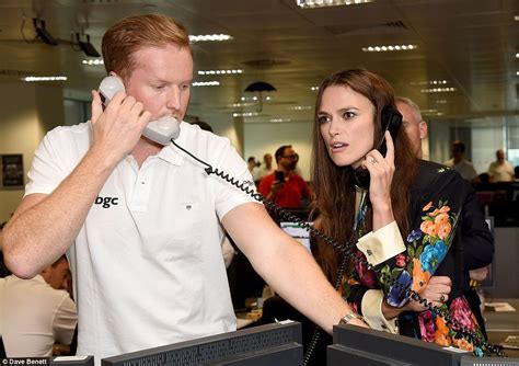 Keira Knightley Works The Phones At The Bgc Charity Day Daily Mail Online