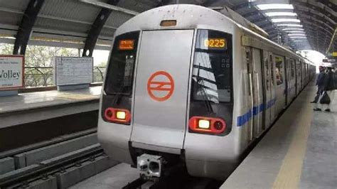 Delhi Metro Dcw Issues Notices To Police Over Viral Video Of Man Masturbating In Delhi Metro