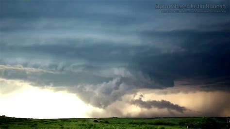 Timelapse Footage Shows Supercell Tornado Developing Over Texas Skies