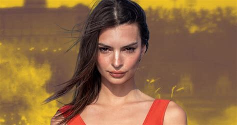 Emily Ratajkowski Puts On A Very B Sty Display In Li Gerie As She Poses