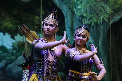 Panggung wayang yang ada katil. Wayang Orang Bharata dan Nasib Seni Pertunjukan di Masa ...