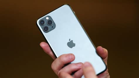 Apple stellt das neue iphone vor, das vermutlich iphone 12 heißen wird. iPhone 12 könnte wegen Corona später kommen | Auto und ...