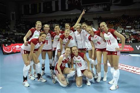 Bateu sérvia, coreia do sul, república a boa notícia para o time feminino é a boa recuperação de macris nos últimos dias, a levantadora, que sofreu uma entorse no tornozelo direito. Dia 5 - Pré Olímpico de Vôlei Feminino da CEV - Surto Olímpico
