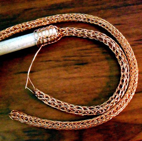 Learn how i make my viking knit bracelets! La technique de la maille viking ou Viking knit • Plumetis ...