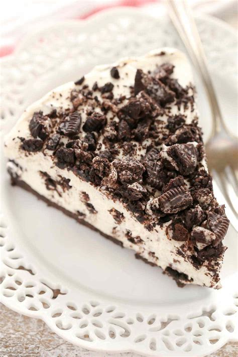 An easy no bake dessert with only 6 ingredients! No-Bake Oreo Cheesecake - Live Well Bake Often