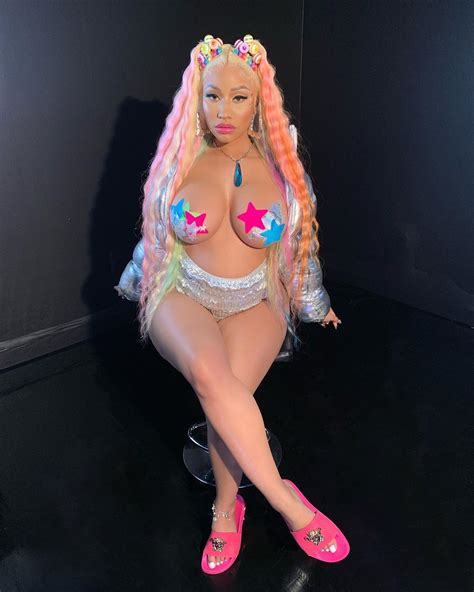 Nicki Minaj Flaunts Boobs As Her New Video Featuring 6ix9ine Trends At