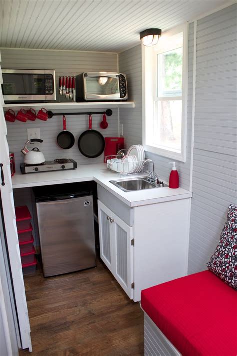 Tentukan denah rumah minimalis agar anda bisa mengatur dan menyiasati tiap ruangnya. 30 Desain Interior Dapur Cantik Yang Mungil - Renovasi ...
