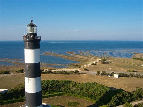 Delphine et pascal vous accueillent dans un petit coin de paradis à. Tourisme d'Oléron - Le phare de Chassiron au Nord de l'Ile
