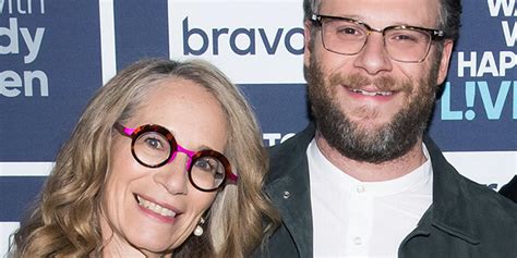 Seth Rogen Responds To His Mom S Sex Tweets In The Most Hysterical Way