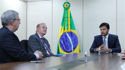 O programa será transmitido pela. Ministro Fábio Faria destaca papel da Telebras em programa ...