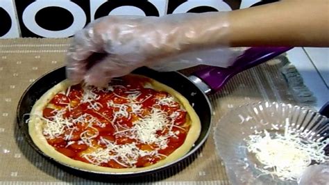 Senang sangat je nak buat baguette pizza ni. Resep Cara Membuat Pizza Dengan Teflon Simpel Enak - YouTube