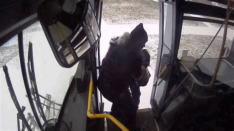 Bus Driver Pulls Over To Help Pregnant Woman ‘i Think I Am Going Into Labor’ Youtube