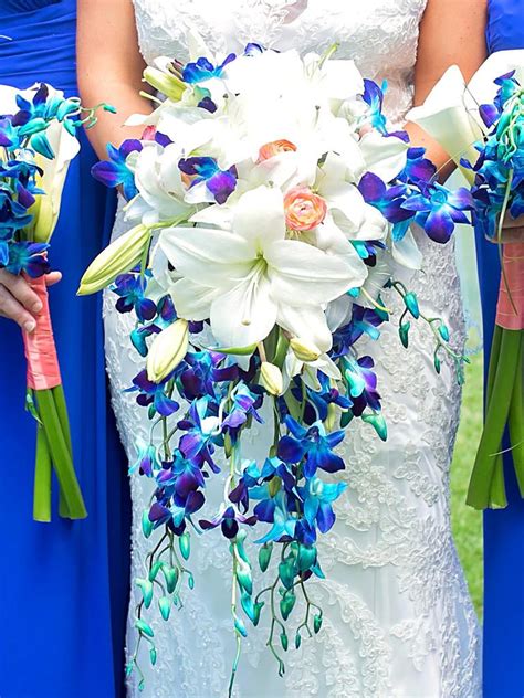 the best blue wedding flowers and 16 gorgeous blue bouquets diy wedding bouquet blue