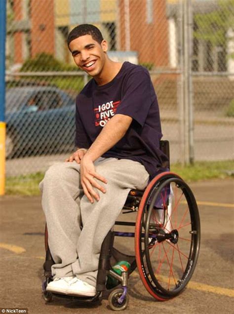 Drake Has A Degrassi Homecoming With His Former Canadian Television Co Stars Daily Mail Online