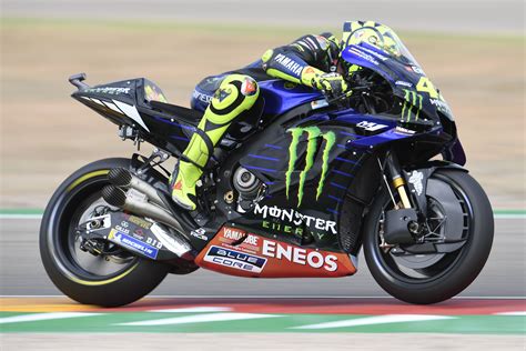 Pilota da corsa con il numero 46. Rossi complains of Yamaha top speed gulf after Aragon woe ...