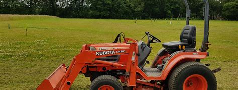 Kubota Compact Tractor B2400 Hst Tractor Front Loader And Mid Deck