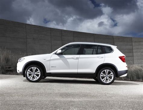 The audi q5 is audi's best selling model and comes second to only the lexus lx in terms of category sales leadership. Car sales 2012: Luxury SUV - Audi Q5 wins again - photos ...