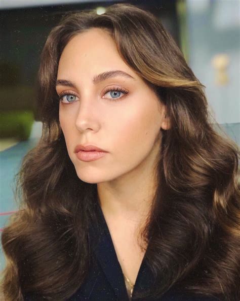 Ünlü ismin hayranları tarafından öykü karayel kaç kilo sorusu da soruluyor. Öykü Karayel Kimdir?