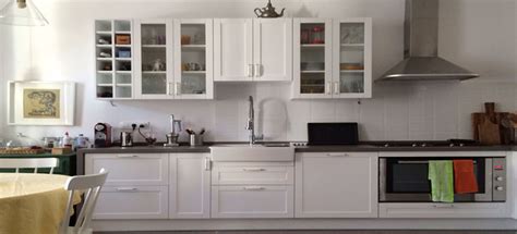 Creamos muebles de cocina a medida, diseñamos sus muebles, realizamos los planos y la fabricación y asimismo nos ocupamos de la instalación de los mismos. Mueble Cocina a Medida Lacado