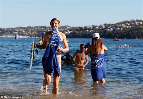 Hundreds Strip Off For Sydney Skinny Swim In The Harbour Daily Mail Online